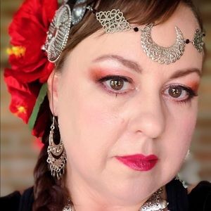 Meet your Posher, Cynthia